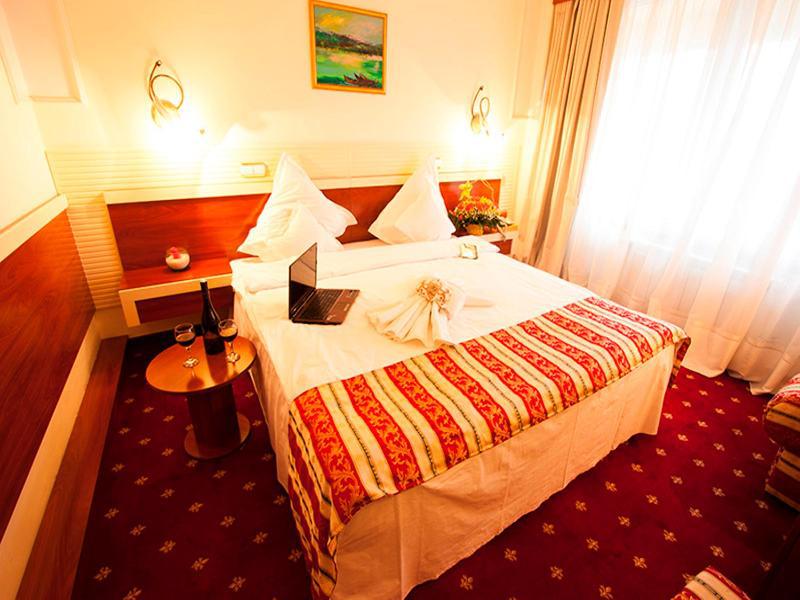 Hotel Prahova Plaza Ploieşti Exterior foto