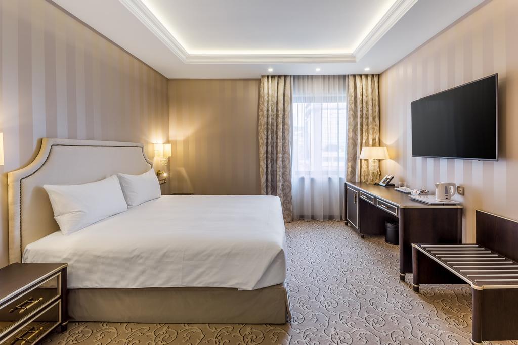 Hotel Prahova Plaza Ploieşti Exterior foto